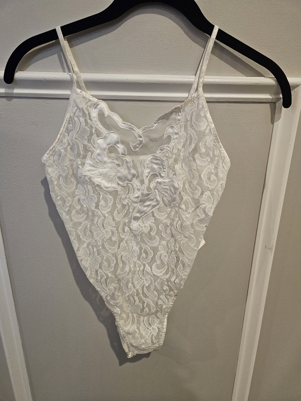 Beautiful white lace bodysuit by Natori made for Bergdorf Goodman size petite.
